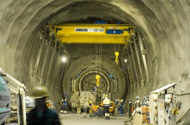 Pont roulant bipoutre ABUS ZLK avec chariot birail de type Z avec mécanisme de levage jumelé 