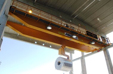 Pont roulant bipoutre de 32 tonnes dont le chariot est facilement accessible pour l'entretien et la maintenance