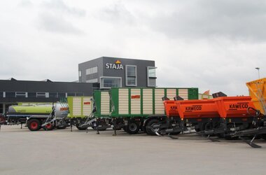 véhicules paysagers finis de la société STAJA fabriqués à l'aide des grues ABUS