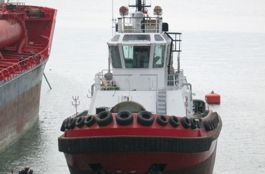 Le remorqueur Sanmar en route vers la mer